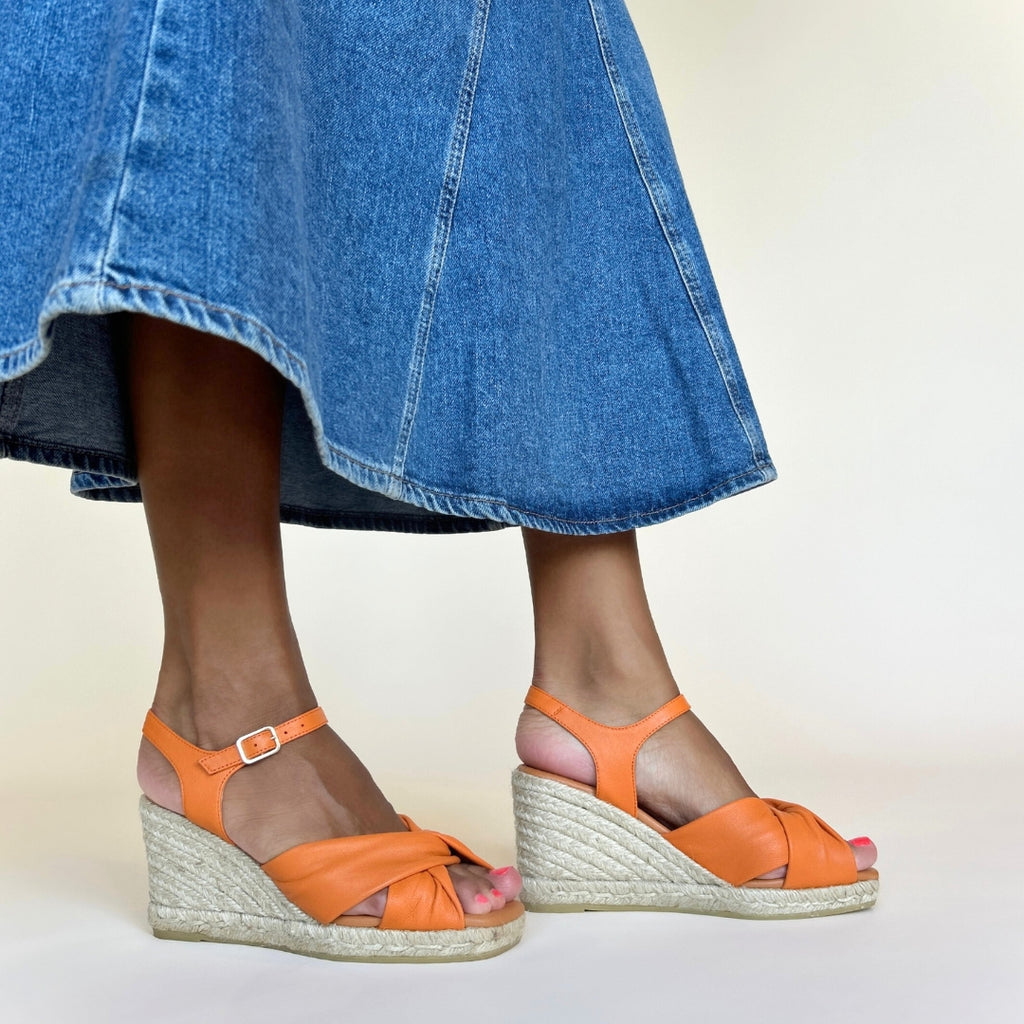 Bertie Wide Width Wedge Sandal Burnt Orange Sargasso and Grey