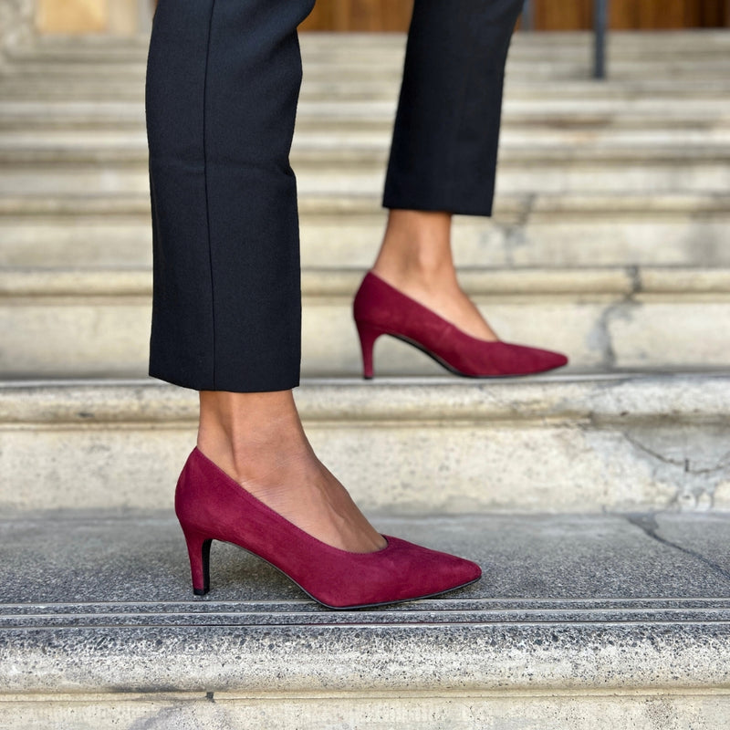 Eve Wide Width Pumps – Burgundy Suede