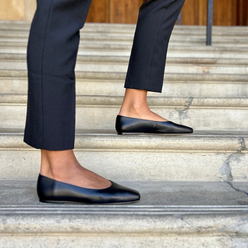 Hepburn Wide Width Ballet Flats - Black Leather