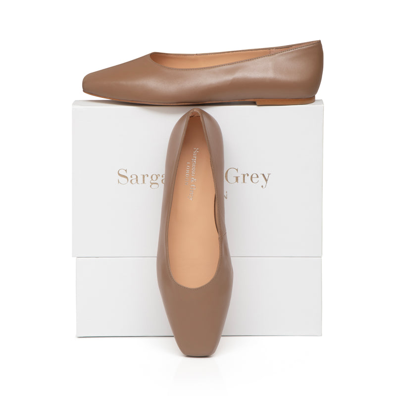 Hepburn Wide Width Ballet Flats Latte Leather