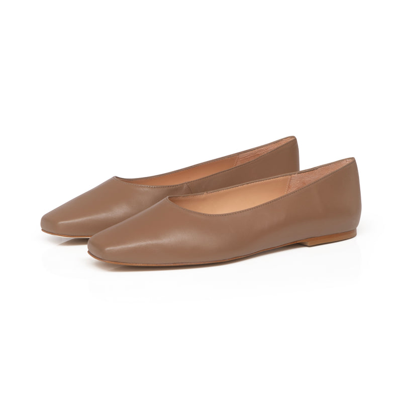 Hepburn Wide Width Ballet Flats - Latte Leather