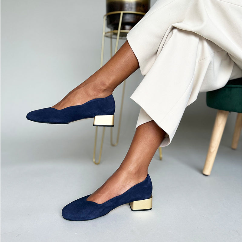 Olivia Wide Width Pumps – Navy Suede