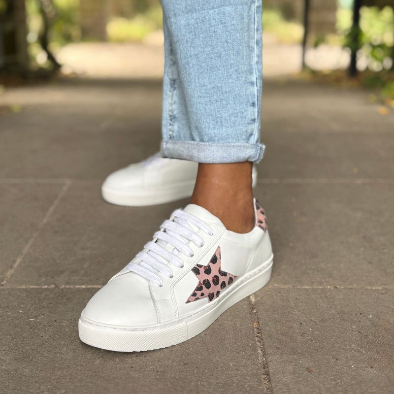 Ezi Wide Width Sneakers - White Leather with Pink Star
